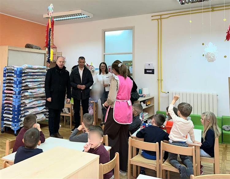 Slika /Ministar Šipić - fotografije/Drniš 3.jpeg